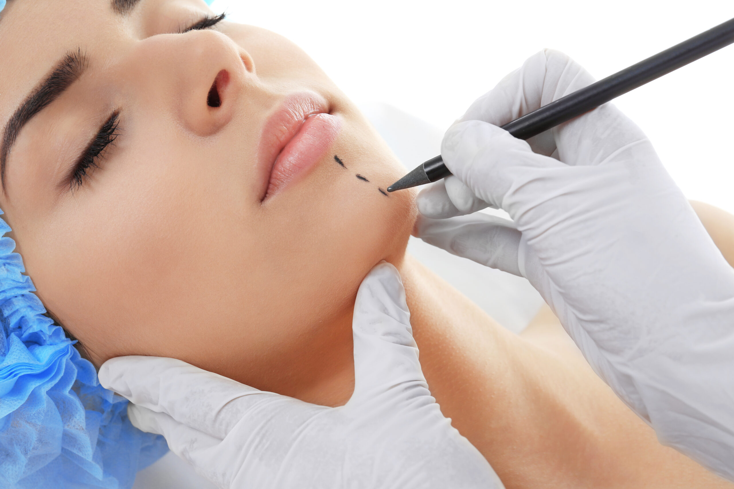 Choosing the Right Plastic Surgeon: What to Look for and What to Avoid